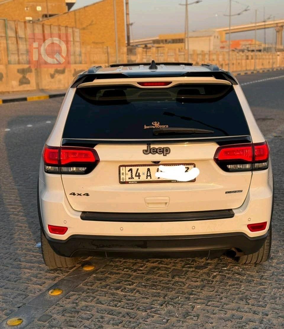 جیپ گراند شیرۆکی